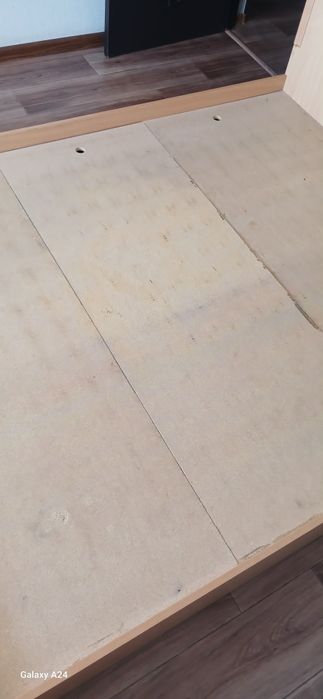 Отдам  2-х спальную кровать.