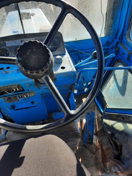 Продаю трактор