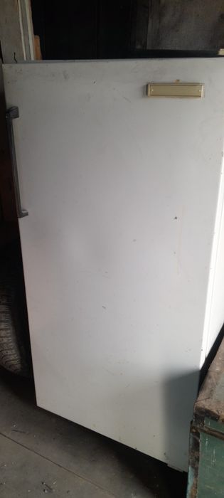 Советский холодильник Бирюса на запчасти