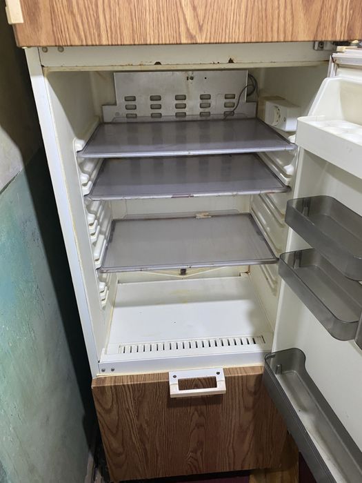 Бытовая техника холодильник