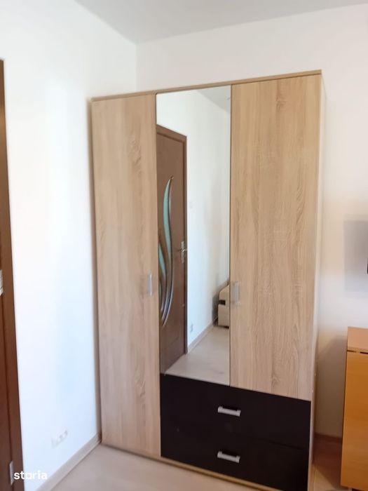 Titan Piata Minis parc metrou prima inchiriere