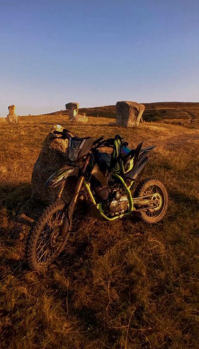 Vând cross 150cc 4 timpi