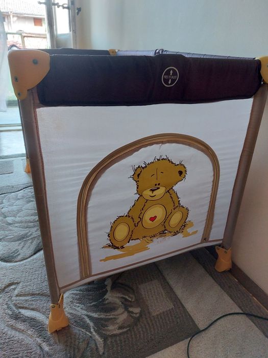 Сгъваема преносима кошара кошара