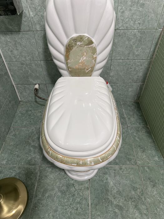 Элитный унитаз в классическом стиле