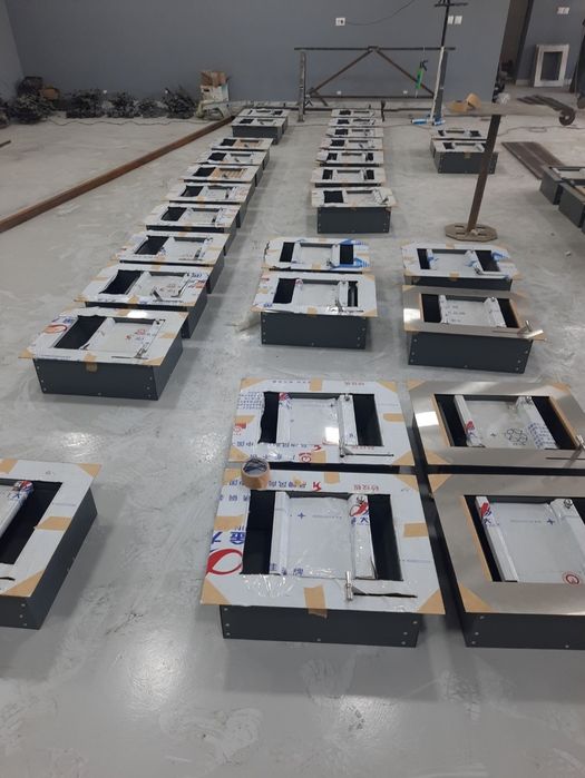 Двухуровневый металлический кассовый передаточный лоток