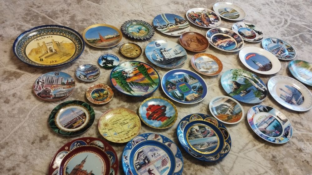 Продам набор сувенирных тарелок
