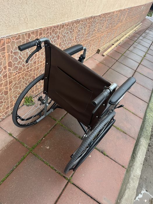 Scaun cu Rotile cu vas de toaleta