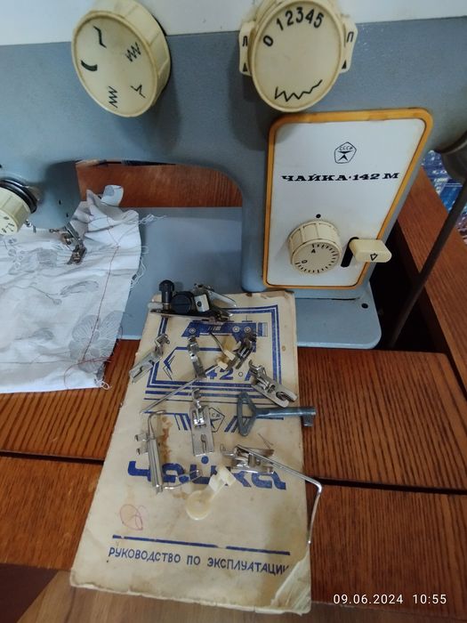 Швейная машина Чайка