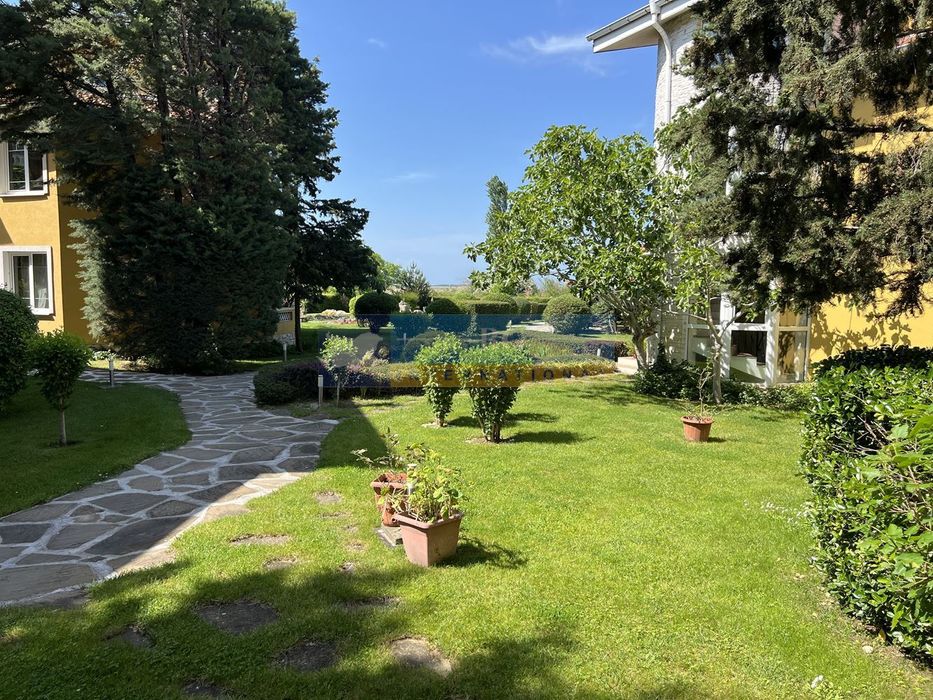 Продава се Двустаен апартамент в Созопол - 62 кв.м за 905 €/кв.м - Снимка #3