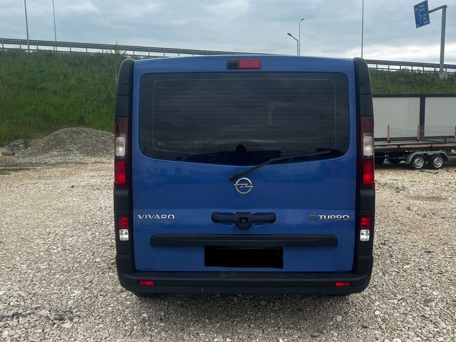 Opel vivaro 2018/1,6 diesel / 9 locuri / clima fata spate