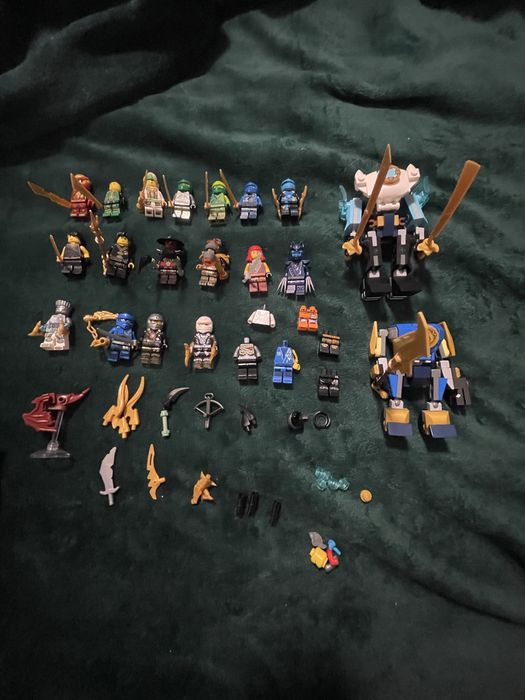Fig lego ninjago cu arme si roboti