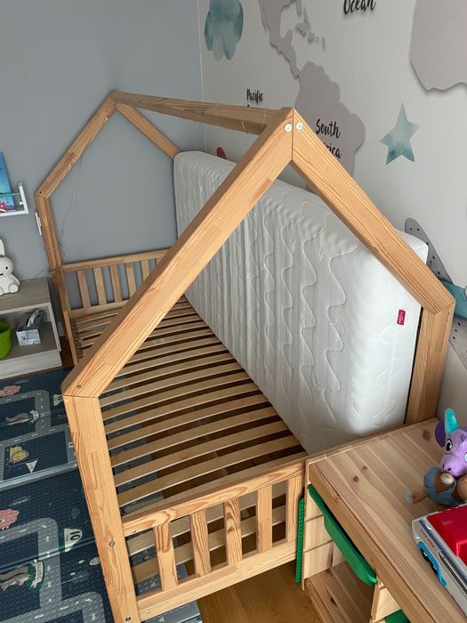 Pat Montessori tip casuta si saltea
