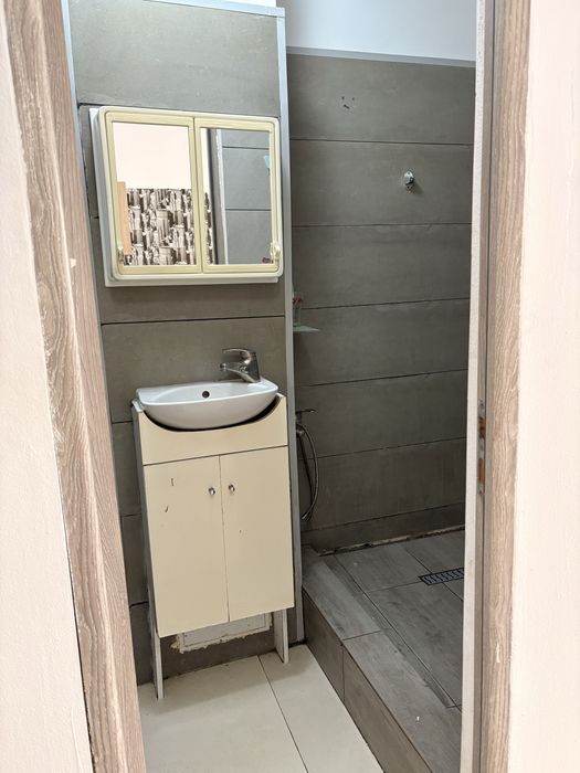 Inchiriez garsoniera confort 2 zona Uta