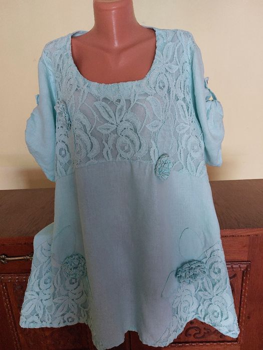 Redusa! Rochie/tunica noua 100% in, culoare de basm, bleu turcoaz cu dantela si trandafiri tot de in