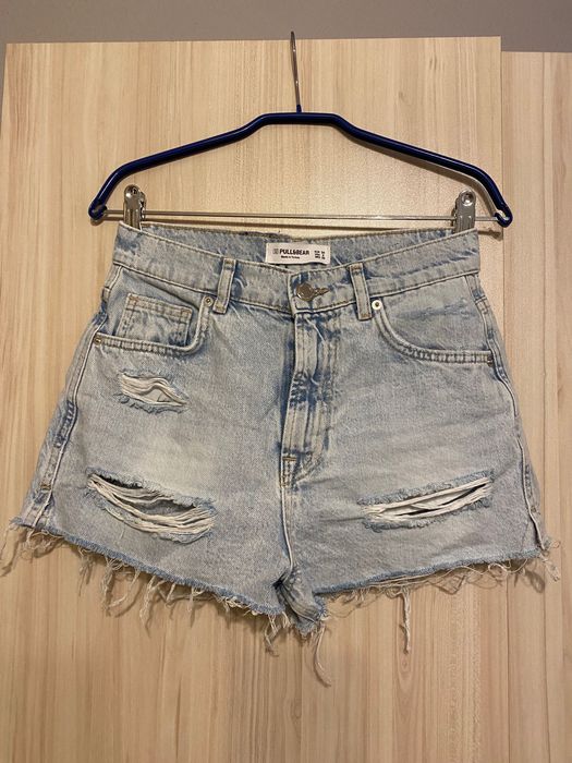 Продавам деним шорти Pull&Bear и една пола - светло зелено