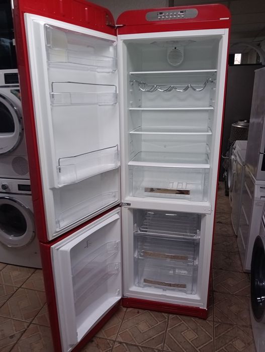 Като нов червен комбиниран хладилник с фризер ретро дизайн Smeg