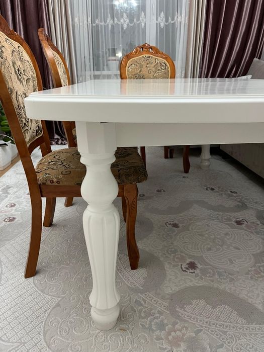 Продам стол . Стулья в подарок