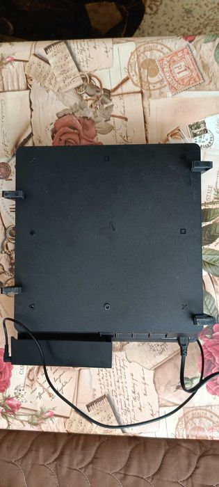 Продавам PS4Slim+16игри в отлично състояние към нея!
