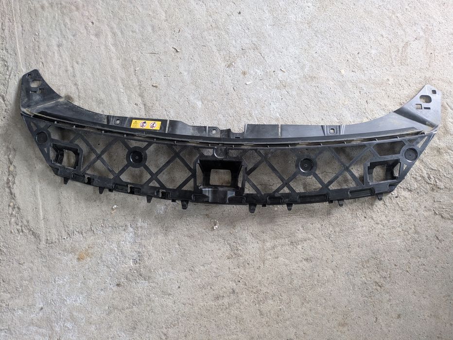 Suport central mască radiator bară trager Mercedes CLA W118