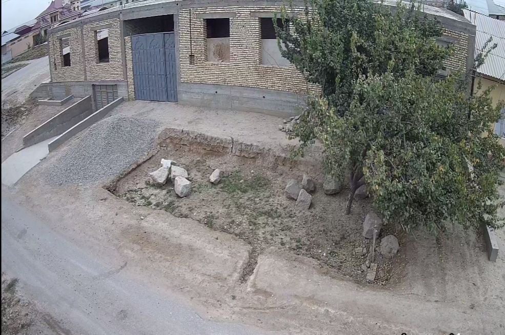 Нотурар ва турар жой биноси сотилади