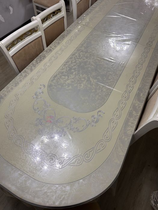 Стол для гостинной