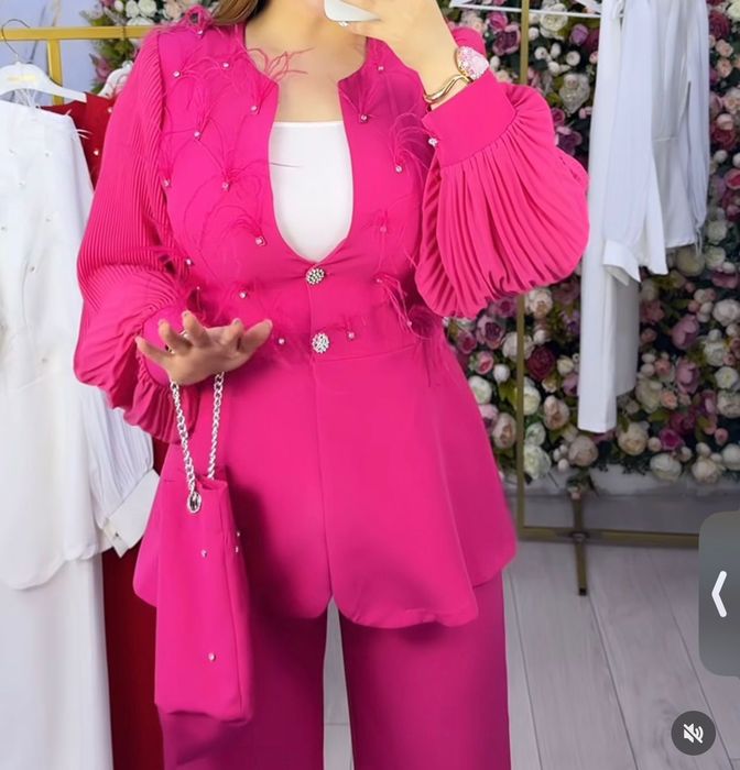 Продается женский костюм двойка