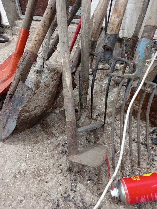 Продам лопаты тяпки