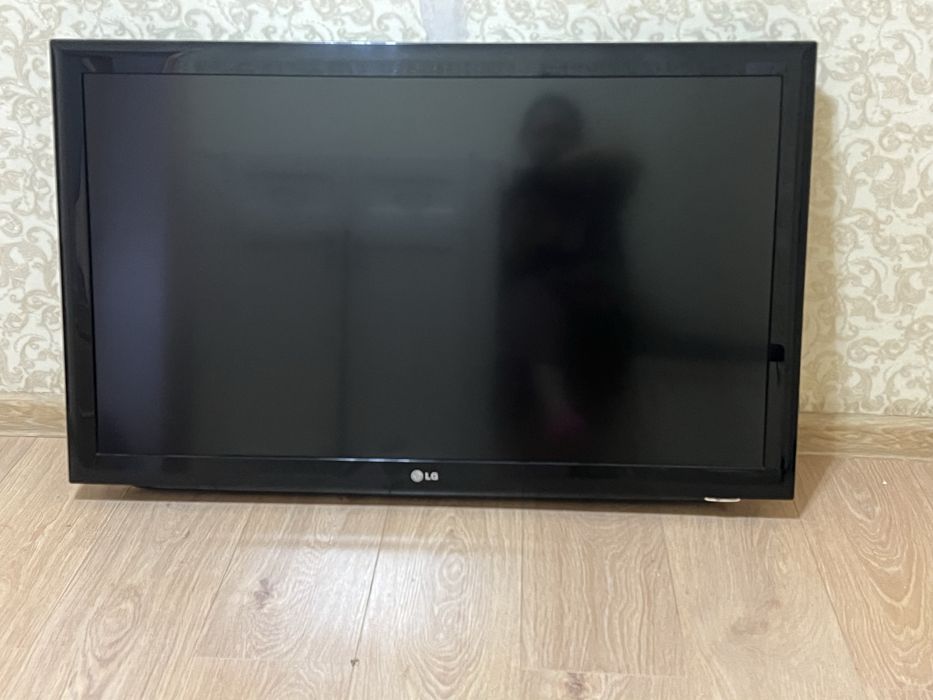Телевизор LG, б/у, в отличном состоянии