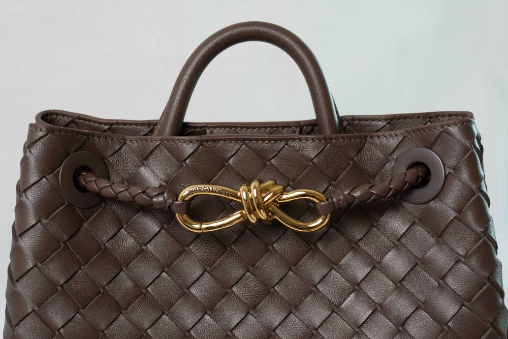 Bottega Veneta Small Andiamo Fondant нова, пълен комплект, реални снимки