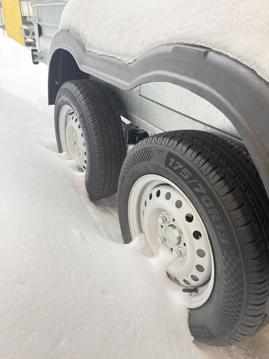 Продам шины с дисками  ноливой километраж