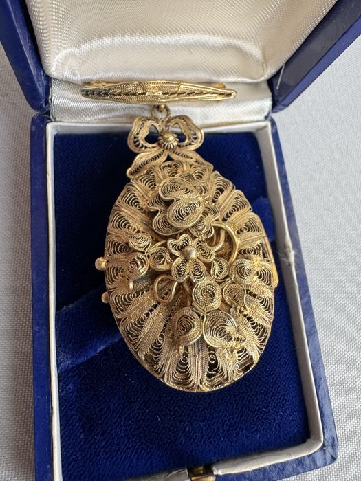 Brosa din argint filigran placat cu aur