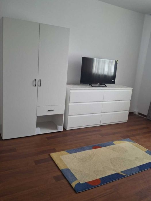 Inchiriez apartament 2 camere recent renovat zona Precista