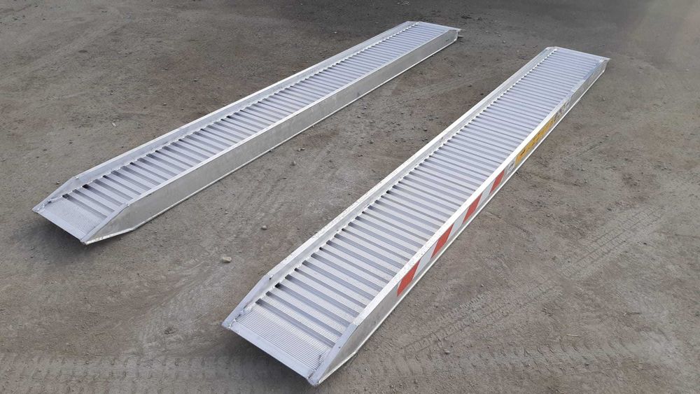 Rampe cu bordura din aluminiu 3,5 m capacitate 9.6 t - Stoc Brasov