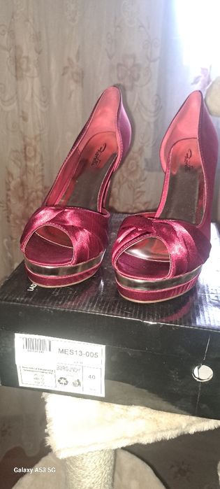 Обувки с висок ток