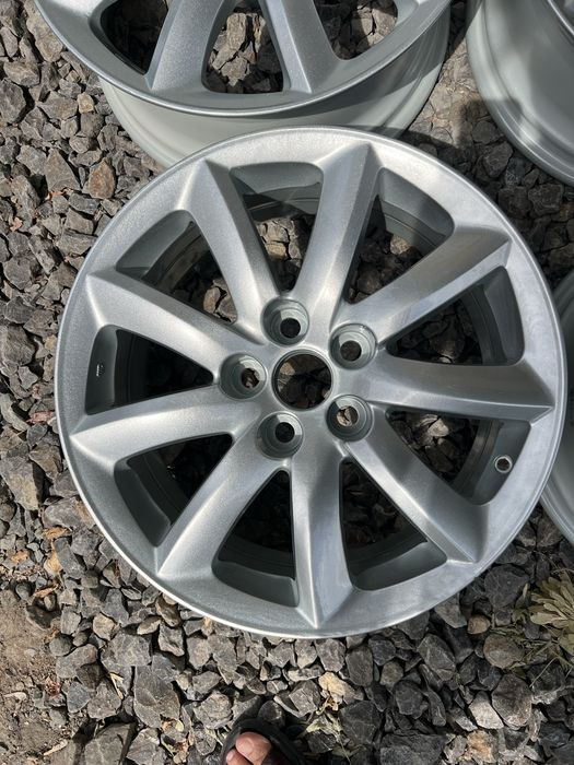 Продается диск на Lexus р 18
