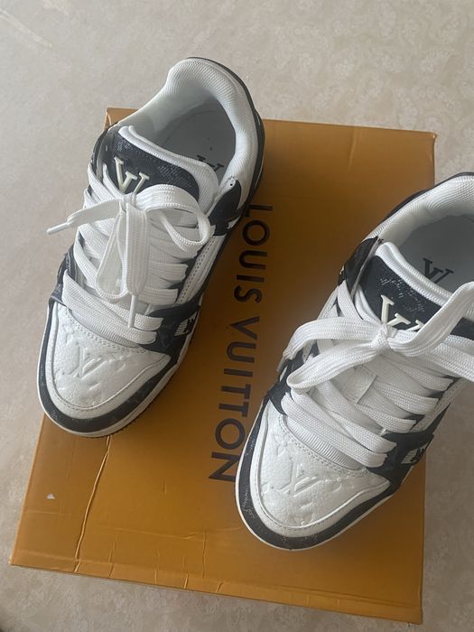 Продам кроссовки для мальчиков