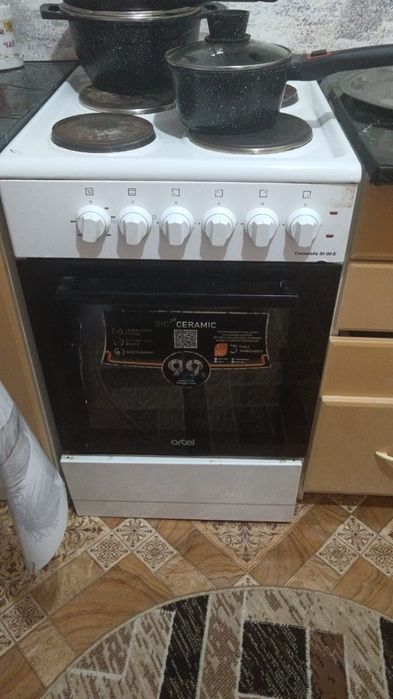 Продом холодильник и печь в хорошом состояний