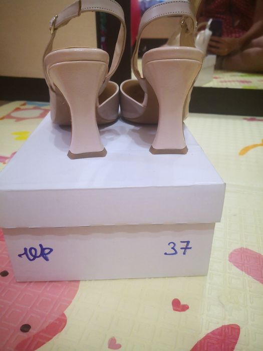 Продам босоножки