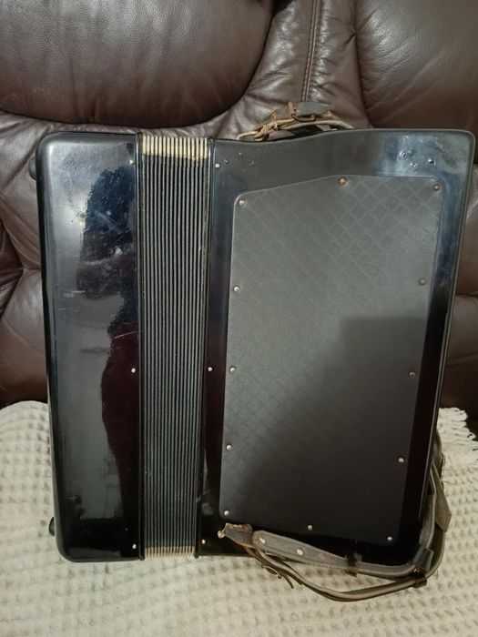 Продавам Акордеон S4 WELTMEISTER