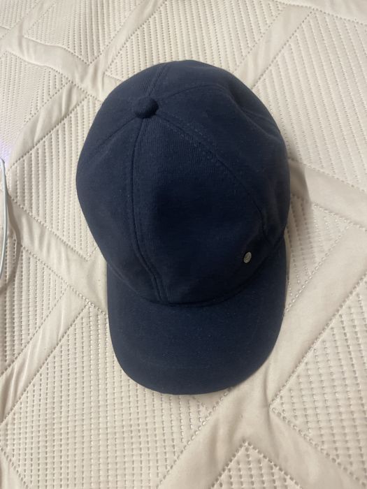 Бейсболка новая 3000 тенге