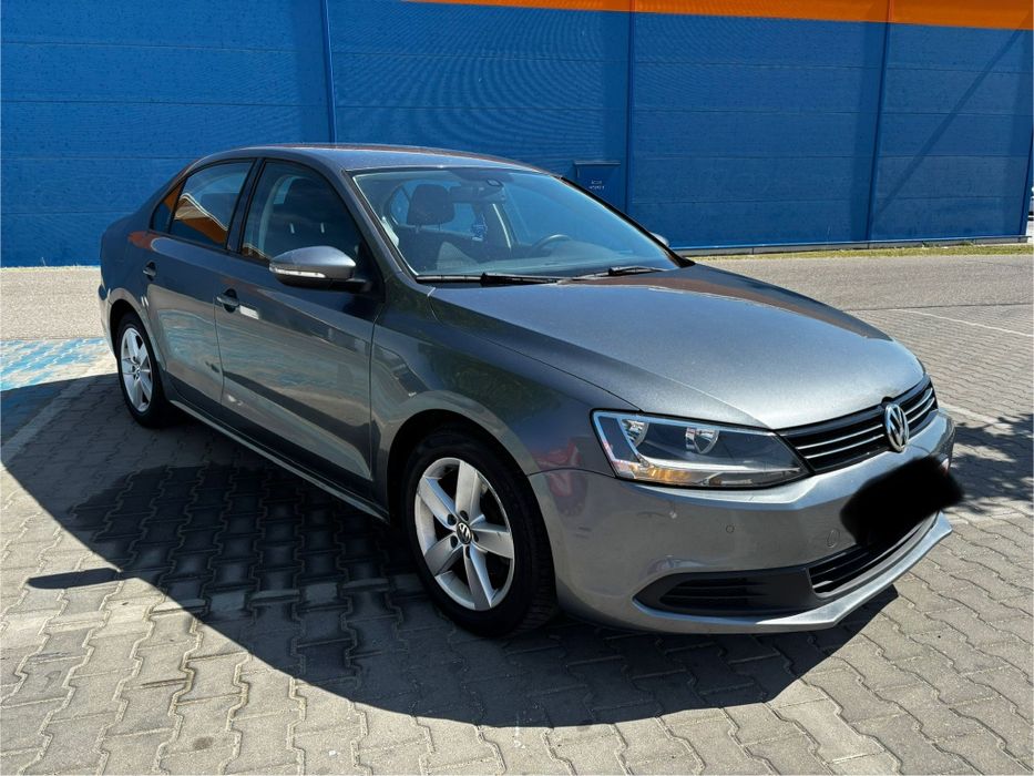 VOLKSWAGEN Jetta
