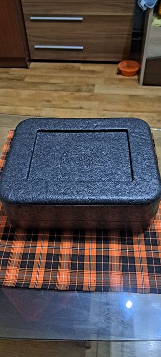 Порцеланова чиния за пренос и съхранение на храна