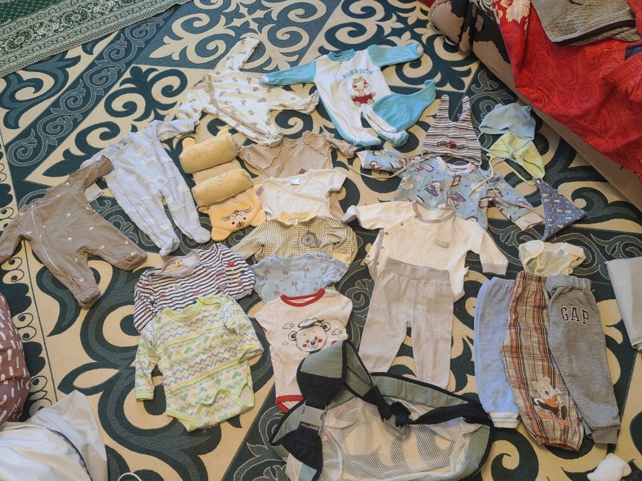 Вещи для новорождённых на мальчика и девочку