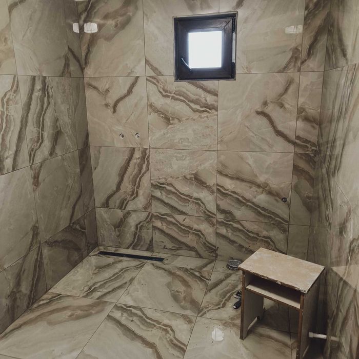 Interioare: gresie, parchet, zugrăveli, glet rigips, sanitare