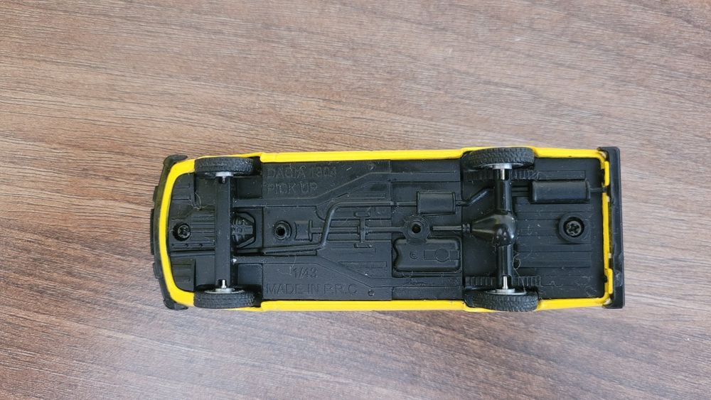 Vand macheta auto 1/43 Dacia 1304 Pick Up de la Deagostini