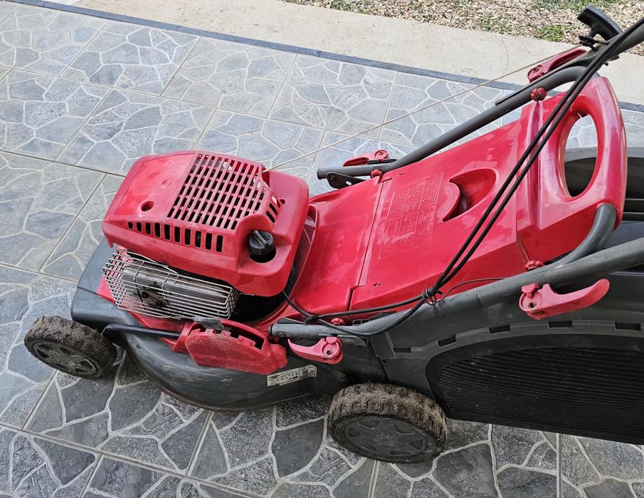 Vând mașină de tuns iarba/gazon, autopropulsata