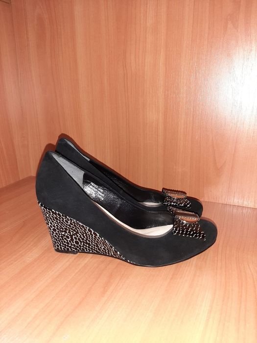 Продам женские туфли