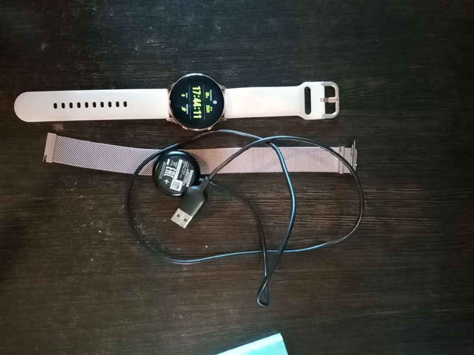 Продам смарт часы Samsung Galaxy Watch Active