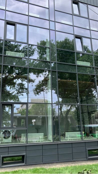 Алюминевые окна пластиковые окна входные группы охранные посты витражи