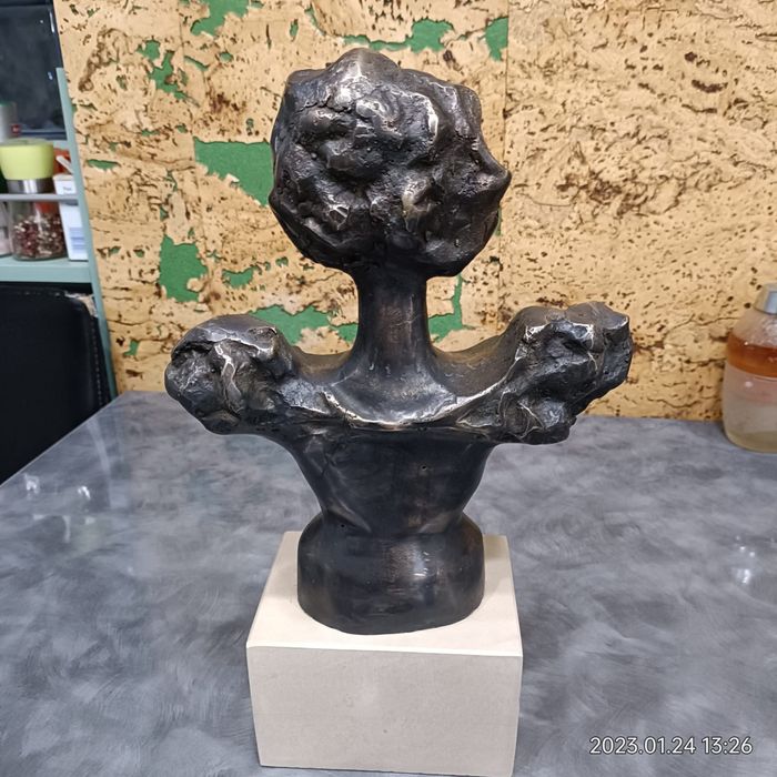 Vînd statueta bronz ion Irimescu